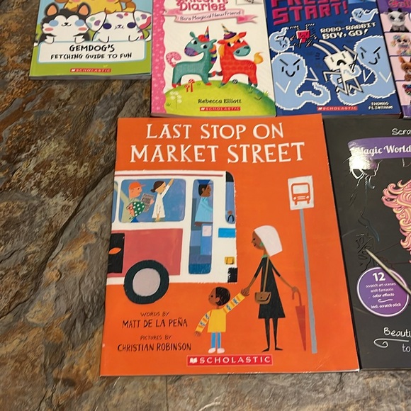 Entire a lot of books and stickers, activities books. - Picture 8 of 15